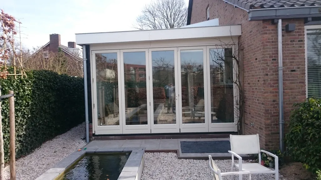 Gesloten vouwwand van een tuinkamer